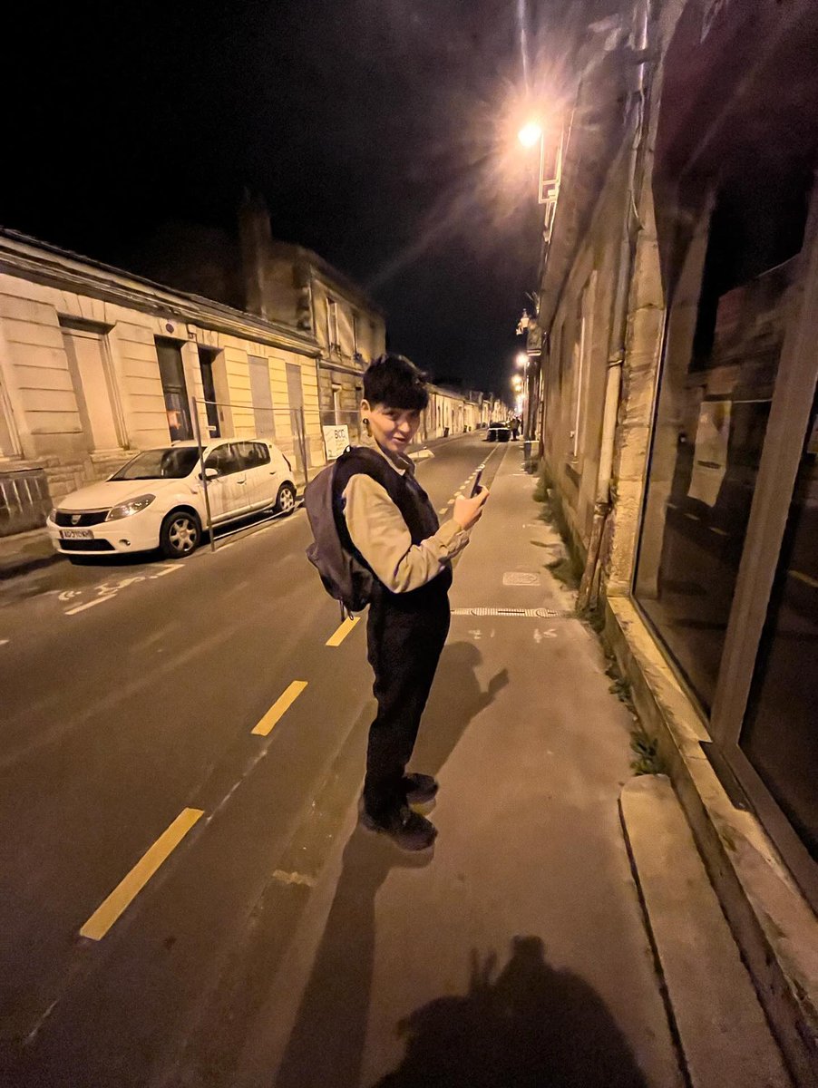 queerdarkside's tweet photo. Envie de die mais au moins j’ai le physique de mes idées 💁🏻
#LGBTQIARiseInSeptember https://t.co/9MSLyKIuXe