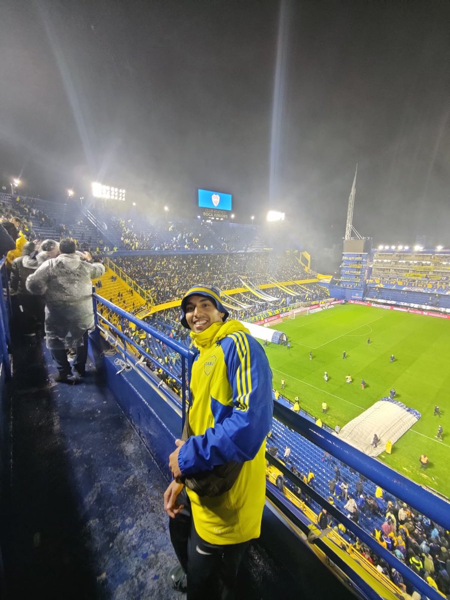 elocabj's tweet photo. Noche en el templo 💙💛💙 VAMOS BOCAAA https://t.co/g2rho55v5x