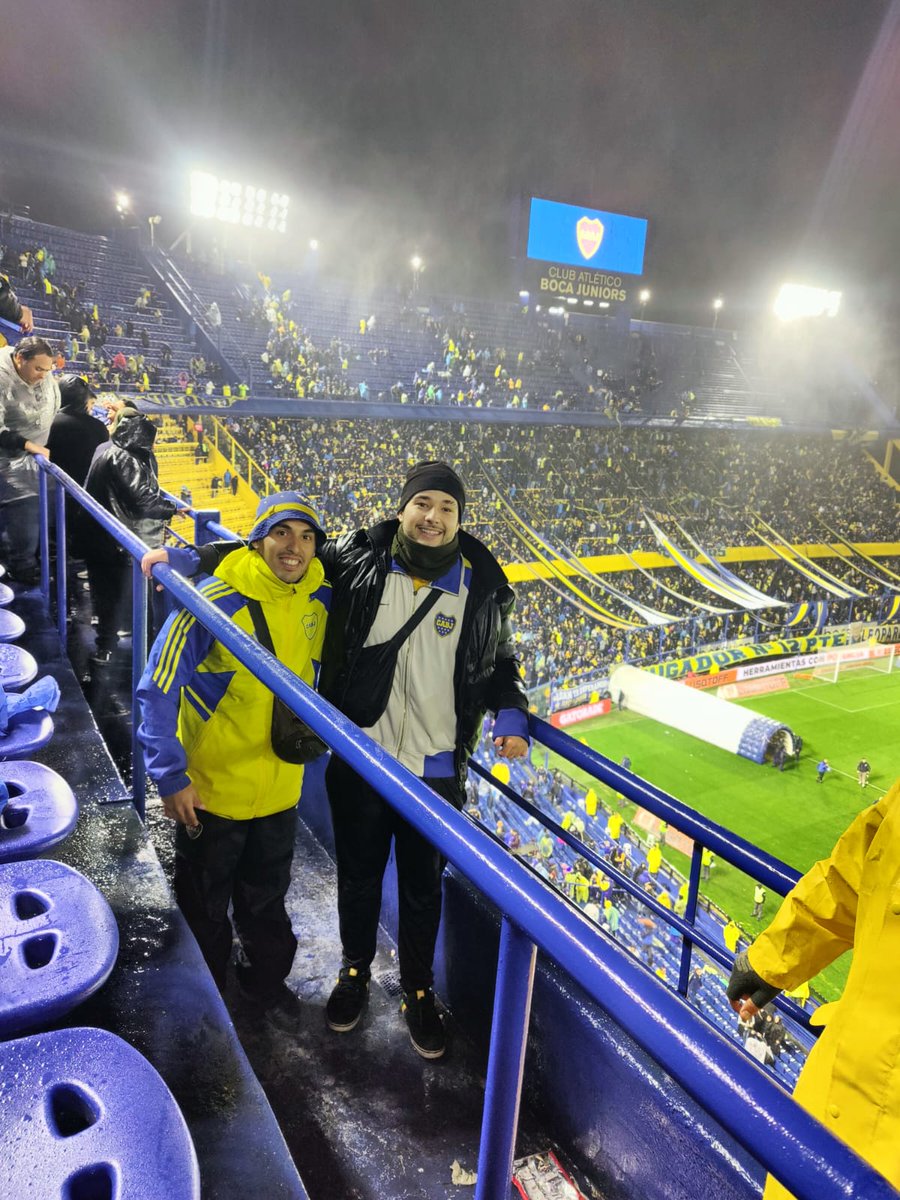 elocabj's tweet photo. Noche en el templo 💙💛💙 VAMOS BOCAAA https://t.co/g2rho55v5x