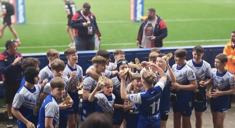 👊Double delight!!!!

🗣️CONGRATULATIONS to our U14s &amp; U18s boys who both returned home victorious &amp; new Standard Cup 🏆 champions. 

🤝Massive thanks to <a href="/Roughyeds/">Oldham RLFC</a> for hosting, our boys have loved the experience &amp; loved being part of your historic day. 

#Futuresbright