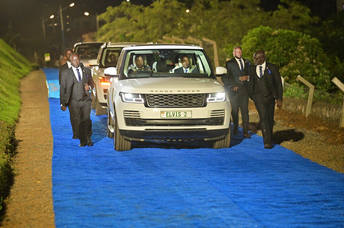 How Prophet Elvis Mbonye turned up at his Church during his honoring 🙌