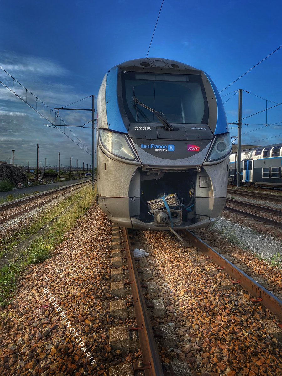 1cheminot2paris's tweet image. #Avarie pour cette #rame #Regio2n au niveau de sont #attelage automatique type #Scharfenberg