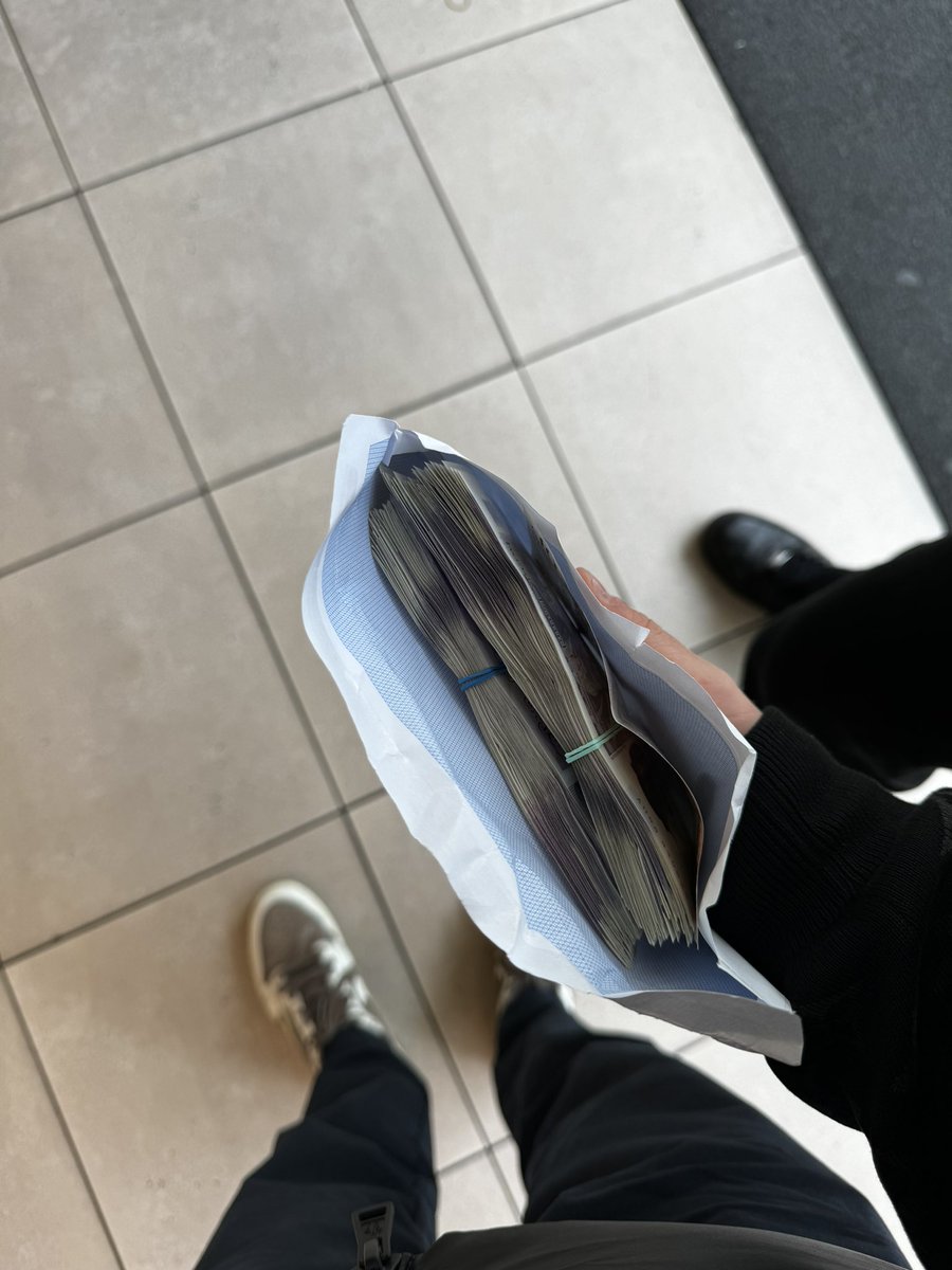 maxdnvv's tweet photo. Life as a 16 year old college dropout: https://t.co/za2WdtgOIy