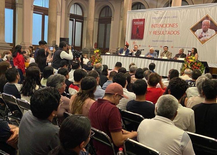 soyaquiles1's tweet photo. Nuestras batallas contra la derecha y la izquierda 
Aquiles Montaño Brito

La colección de lujo “Antorcha dice…”, de los tomos 6 al 10, narra cada uno de los problemas que nuestra organización tuvo que sortear durante esos años de inicio de siglo. 

👉🏻 https://t.co/bNEsjXV0uR 👈🏻 https://t.co/fTyt1orbHM