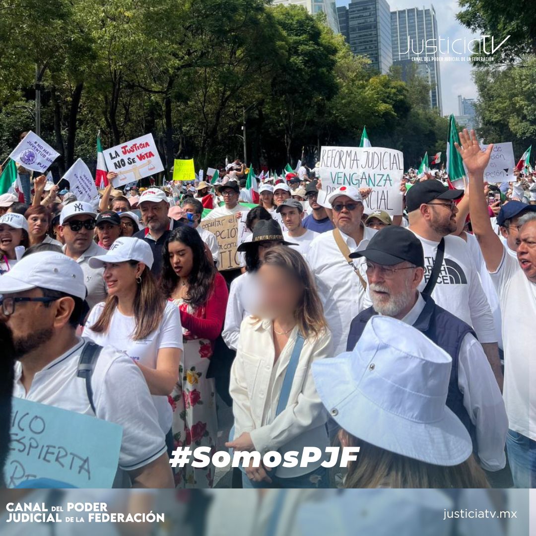 #NoticiasPJF | En manifestación ciudadana, el Ministro José Luis González Alcántara Carrancá se unió al contingente, mientras los presentes gritaban "Este ministro sí nos representa".