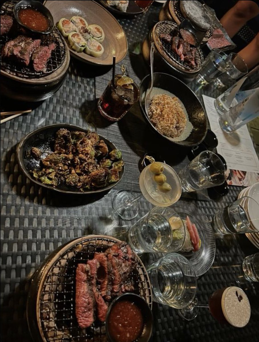 goddessnova76's tweet photo. nothing tastes better than free luxury dinners with my friends, something you’ll never get to experience💋i want more, pay up💸 https://t.co/782YbO9fFO