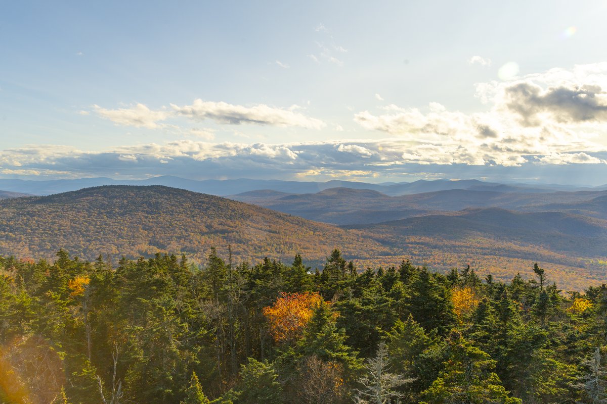 As we turn the corner into fall, we're looking forward to the changing foliage.🍁Especially since it's a telltale sign that ski and ride season is on its way! Secure your Pass now before prices go up tomorrow (9/2). #itsOKEMOtime bit.ly/3cvpyzk