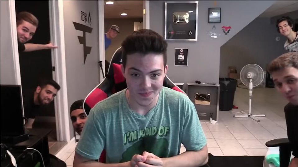 FaZeAdapt's tweet photo. @FaZeClan @Banks @GFuelEnergy @FaZeApex @StableRonaldo @LacyHimself @SilkySzn @jasontheween @Temperrr @plaqueboymax Sometimes I wish I could go back https://t.co/ZaPKITu5Tq