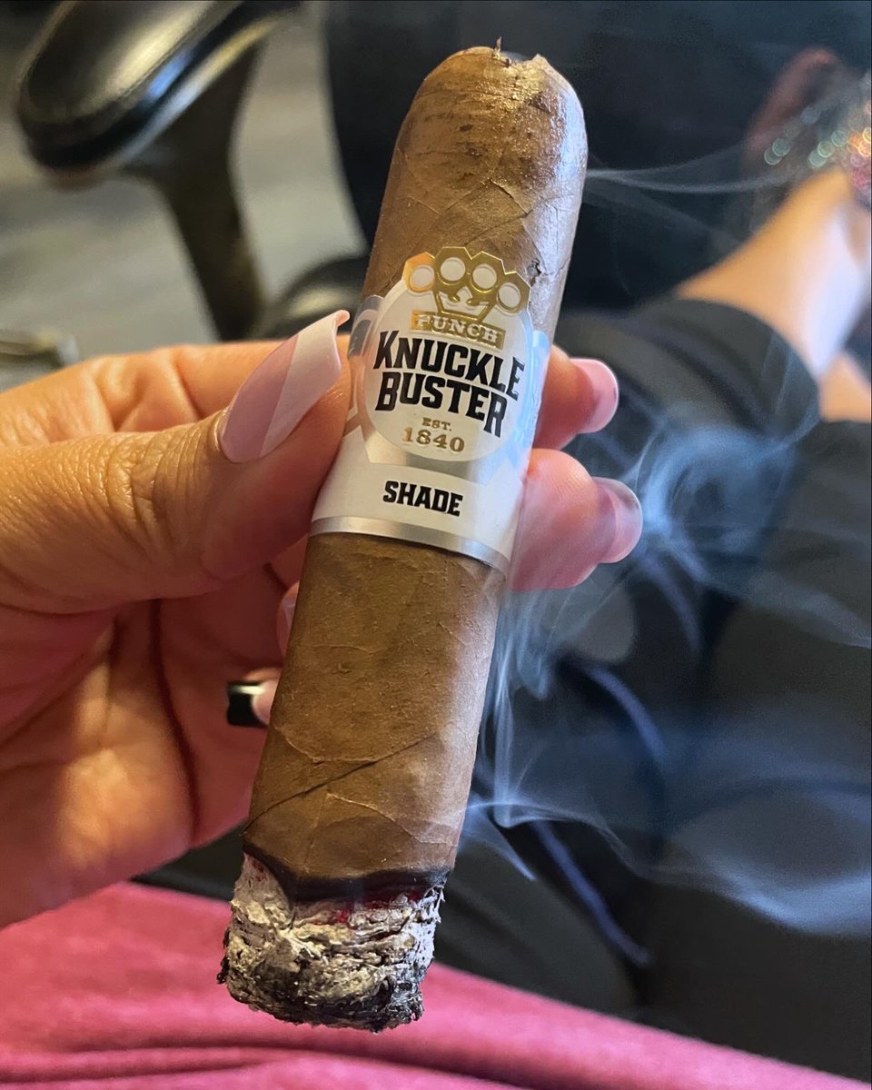 SophiaM41298966's tweet photo. #cigaroftheday #punchknucklebustershade #punchcigars #punch #punchknucklebuster #elcidscigarshop #elcidscigars #elcidscigarlounge #elcidstobacco #elcids #cigars #cigarboss #cigarlounge #cigarshop #cigartime #sophiassmokes #cigaraddict #cigarpassion #botl #sotl #cigarmaster https://t.co/v69fB4KVMD