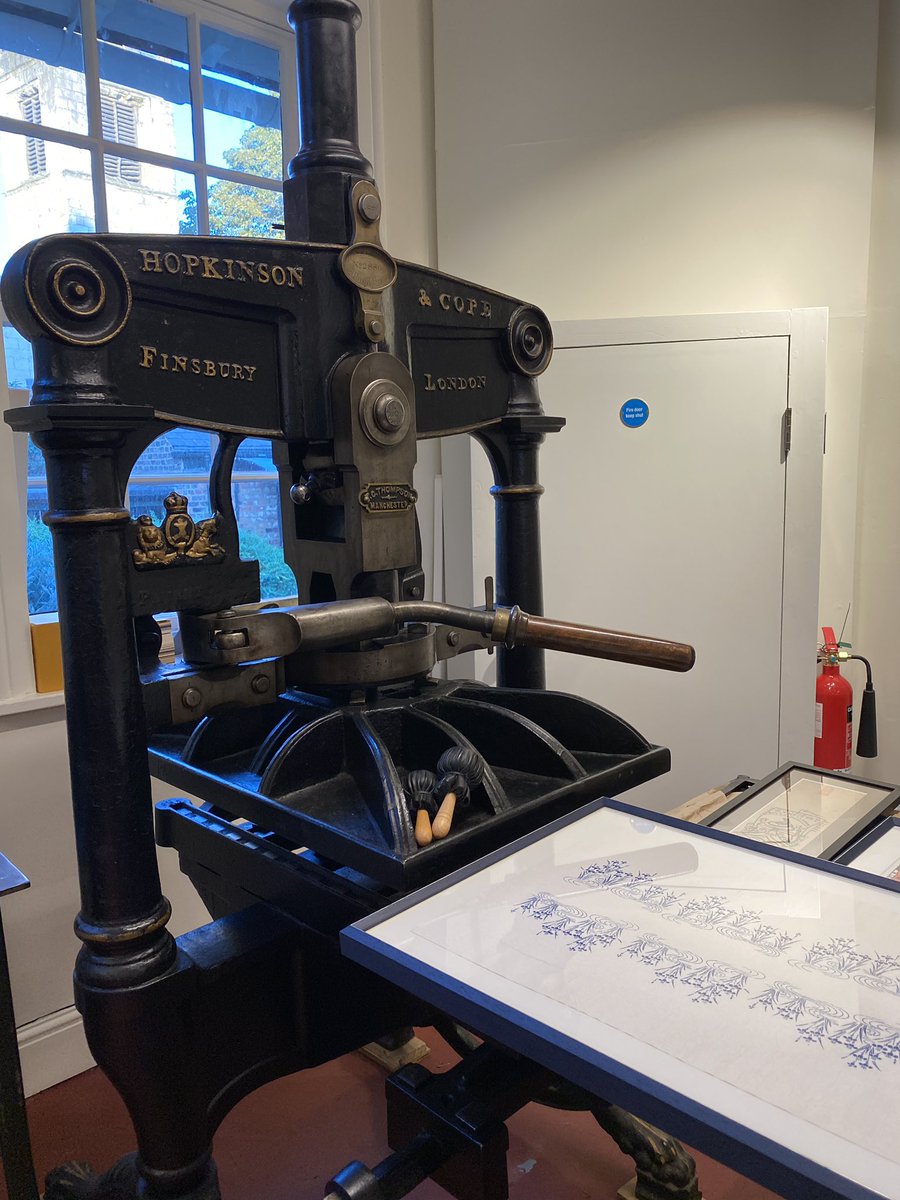 Design_York's tweet photo. Our monthly @YorkPrintmakers meeting was to see @thinicepress. The #York Centre for Print is jam packed with #printmaking equipment & offers workshops, plus membership, so that you can use their press room.
#printstudio #reliefprinting #heritagecrafts #visityork https://t.co/T8iEt9TDWs