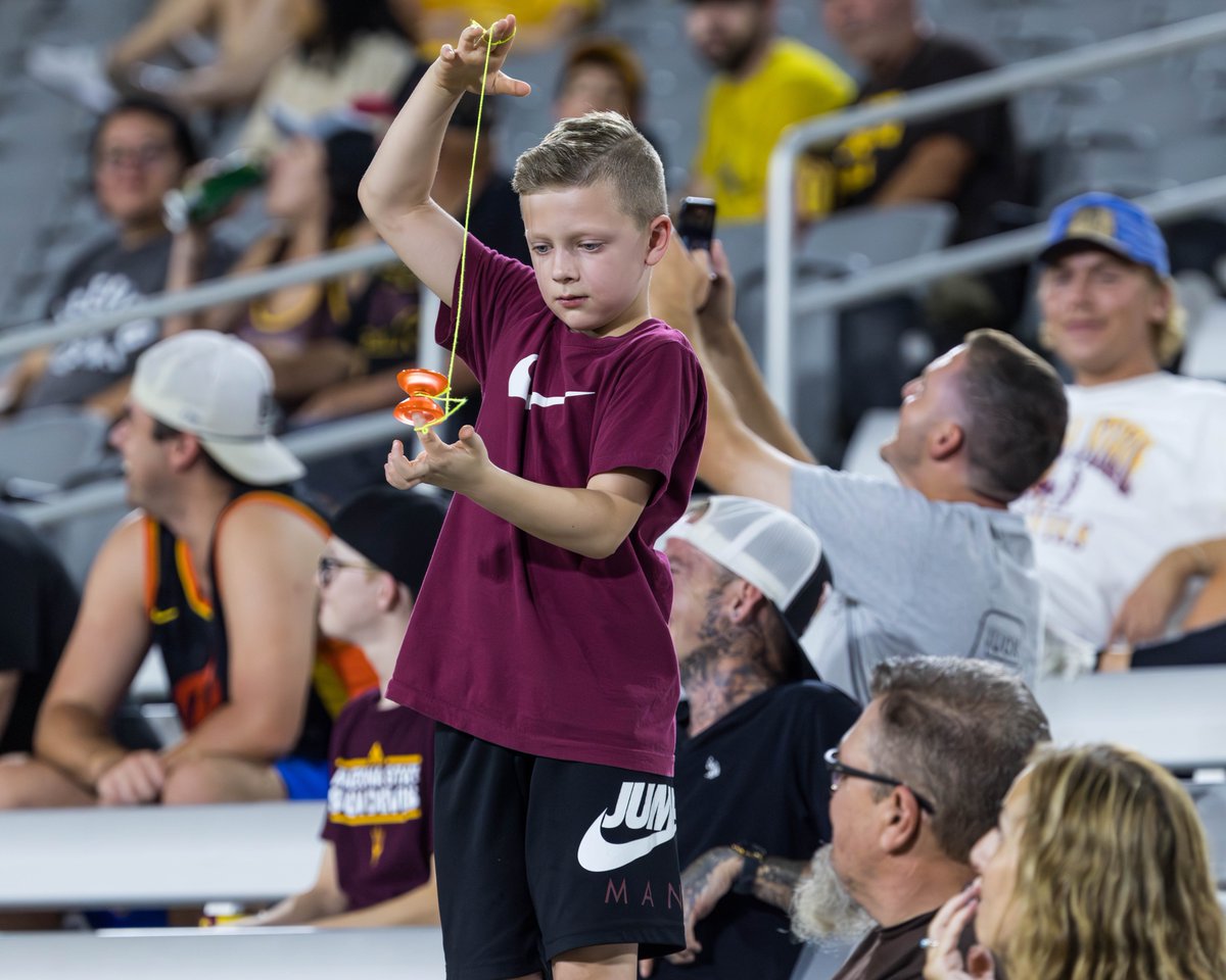 DougTammaro's tweet photo. Twitter do your thing (or whatever this is called now). Shout out to @KlineSportsPics for the photo of this young man who put a fun show last night. Now just need to know who he is and how to contact the family. Just hit me with a DM or email. https://t.co/6JbUj6MWwE