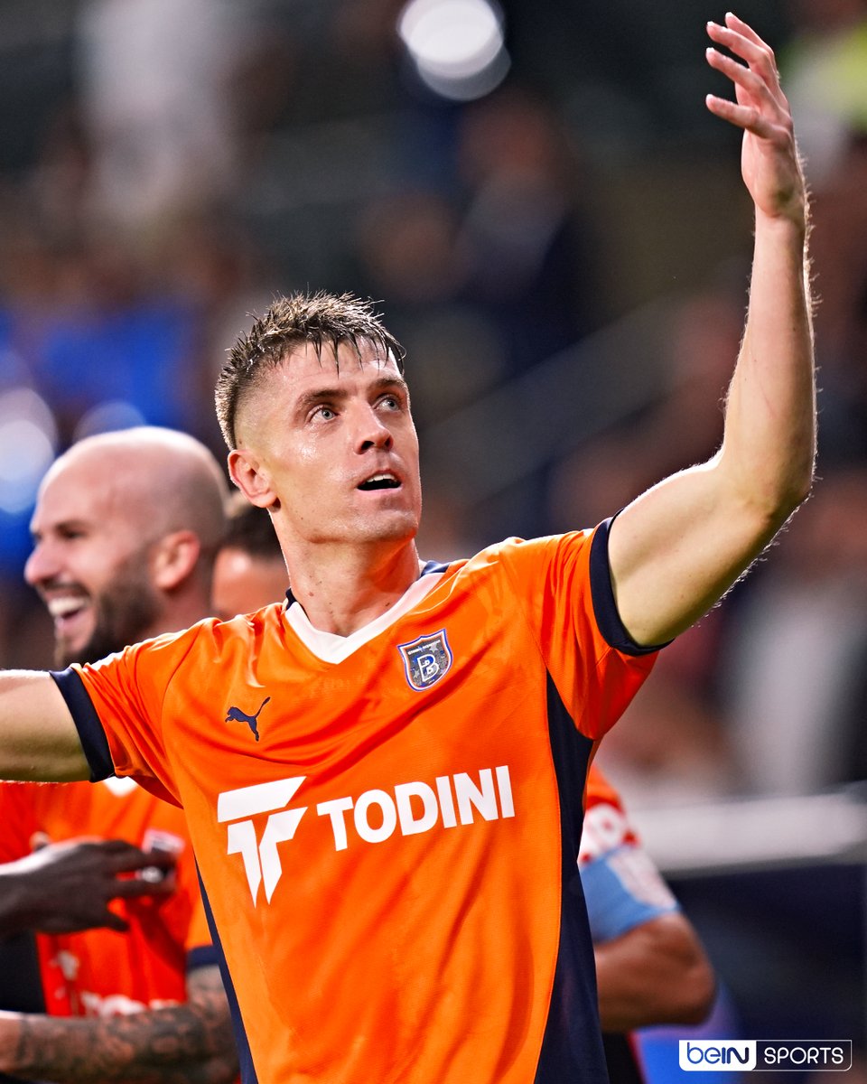 ⚽⚽⚽ Krzysztof Piątek

🔥 İkinci yarı oyuna girdi, hat-trick ile rüzgarı tersine çevirdi! |