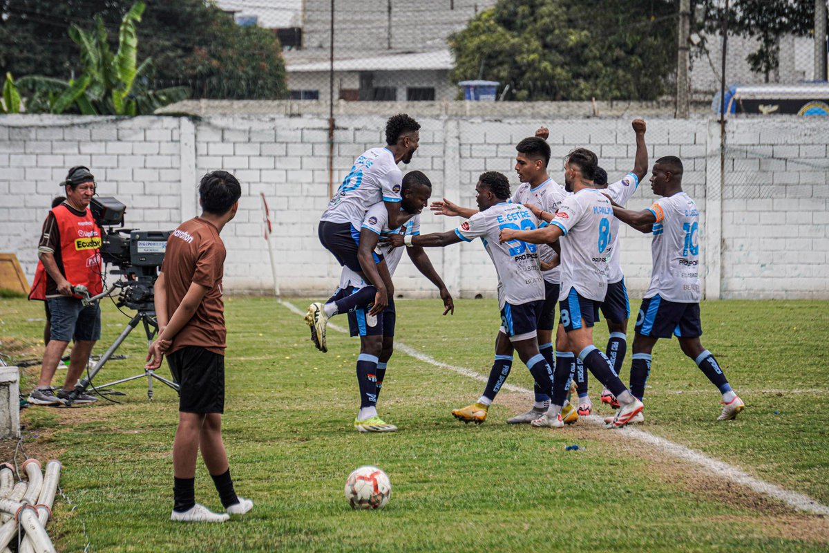 Si Walber tiene 1 millón de fanáticos, yo soy uno de ellos.👥

Si tiene 100 fanáticos, yo soy uno de ellos.🤠

Si tiene un fanático, yo soy ese fanático.🙋🏻‍♂️

Si ya no tiene fanáticos, es por que yo ya no estoy en este mundo.🥲

⏰ 45’ ST #Súper9 /3-2/ #Cuniburo