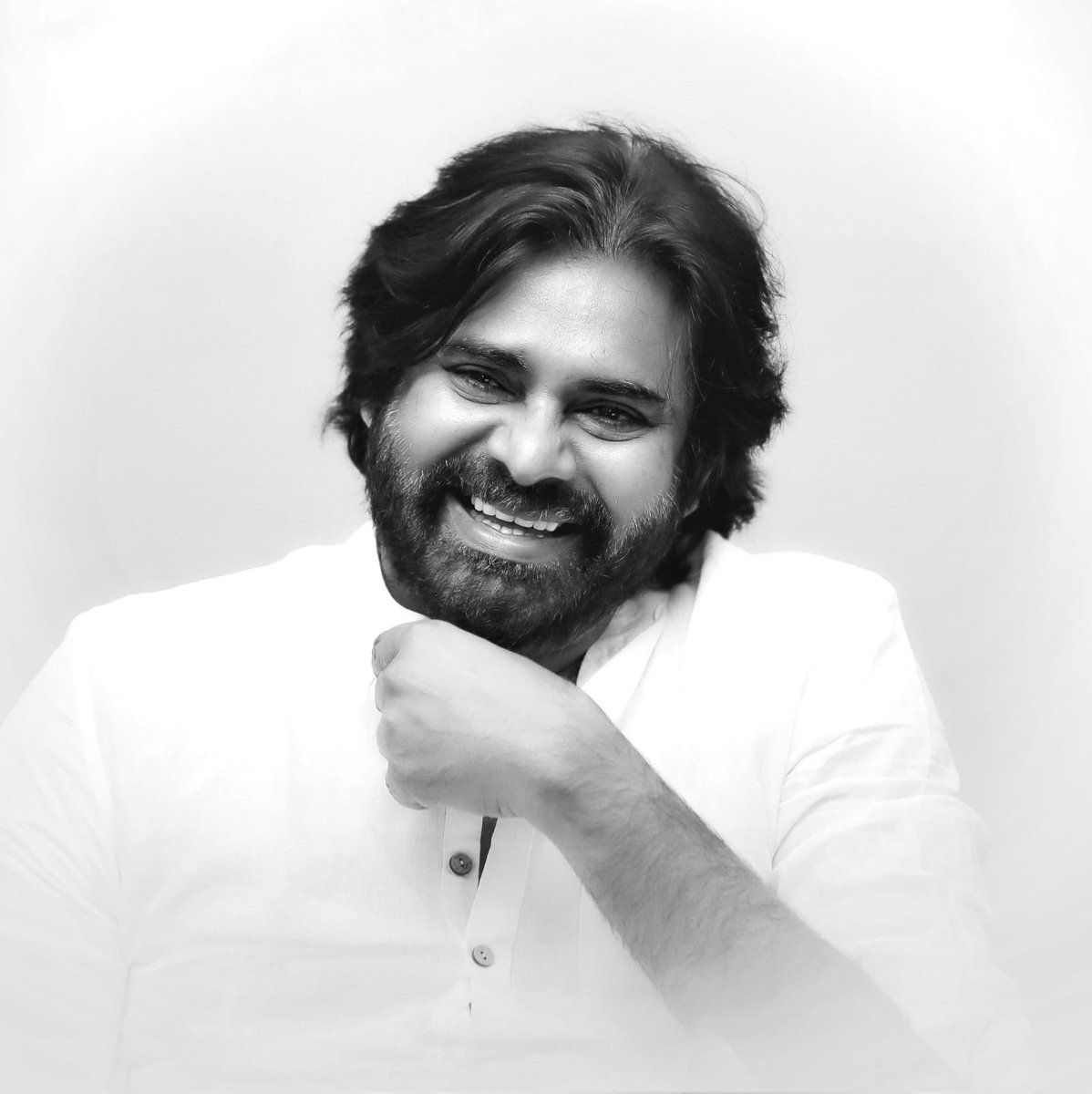 JSPVeeraMahila's tweet photo. ప్రజల సమస్యల కోసం పోరాడే శక్తివంతమైన ప్రజా పక్షంగా నిలబడి ప్రజాస్వామ్యంలో ప్రజల తీర్పుతో అఖండ విజయం అందుకొని ఆంధ్రప్రదేశ్ ఉపముఖ్యమంత్రిగా అరుదైన ప్రస్థానం సాధించిన శ్రీ కొణిదెల పవన్ కళ్యాణ్ గారికి హార్ధిక జన్మదిన శుభాకాంక్షలు

#HappyBirthdaypawankalyan https://t.co/kDaV6O5Z1B