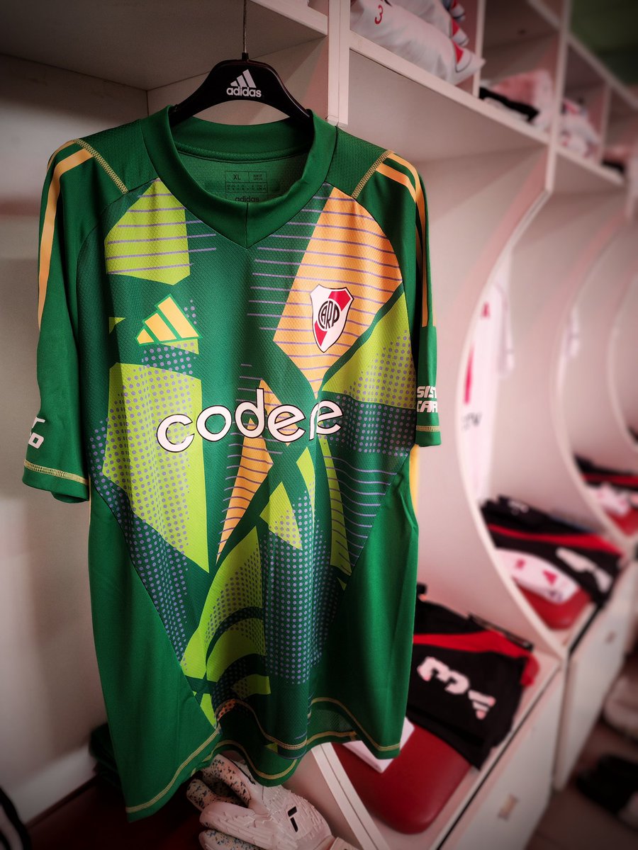 𝑫𝒆 𝒆𝒔𝒕𝒓𝒆𝒏𝒐 🤍❤️🤍

Vestuario listo ✅