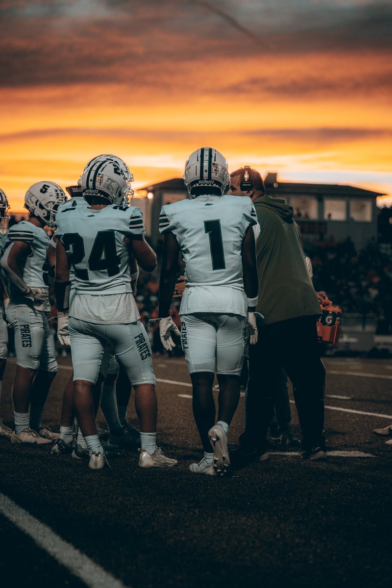 Jblanphoto's tweet image. 📸 Sunset Flicks🏈