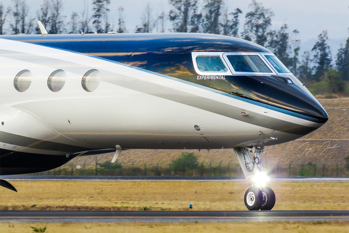 Diogo_NMS's tweet image. 007? No, un G700 🔫😎

El día de ayer, el @AeropuertoUIO recibió a este hermoso #Gulfstream #G700 de demostración/experimental de @GulfstreamAero realizando una gira para potenciales clientes 💵🤝 

Sin duda una hermosa aeronave ejecutiva capaz de albergar hasta 19 pasajeros 💺
