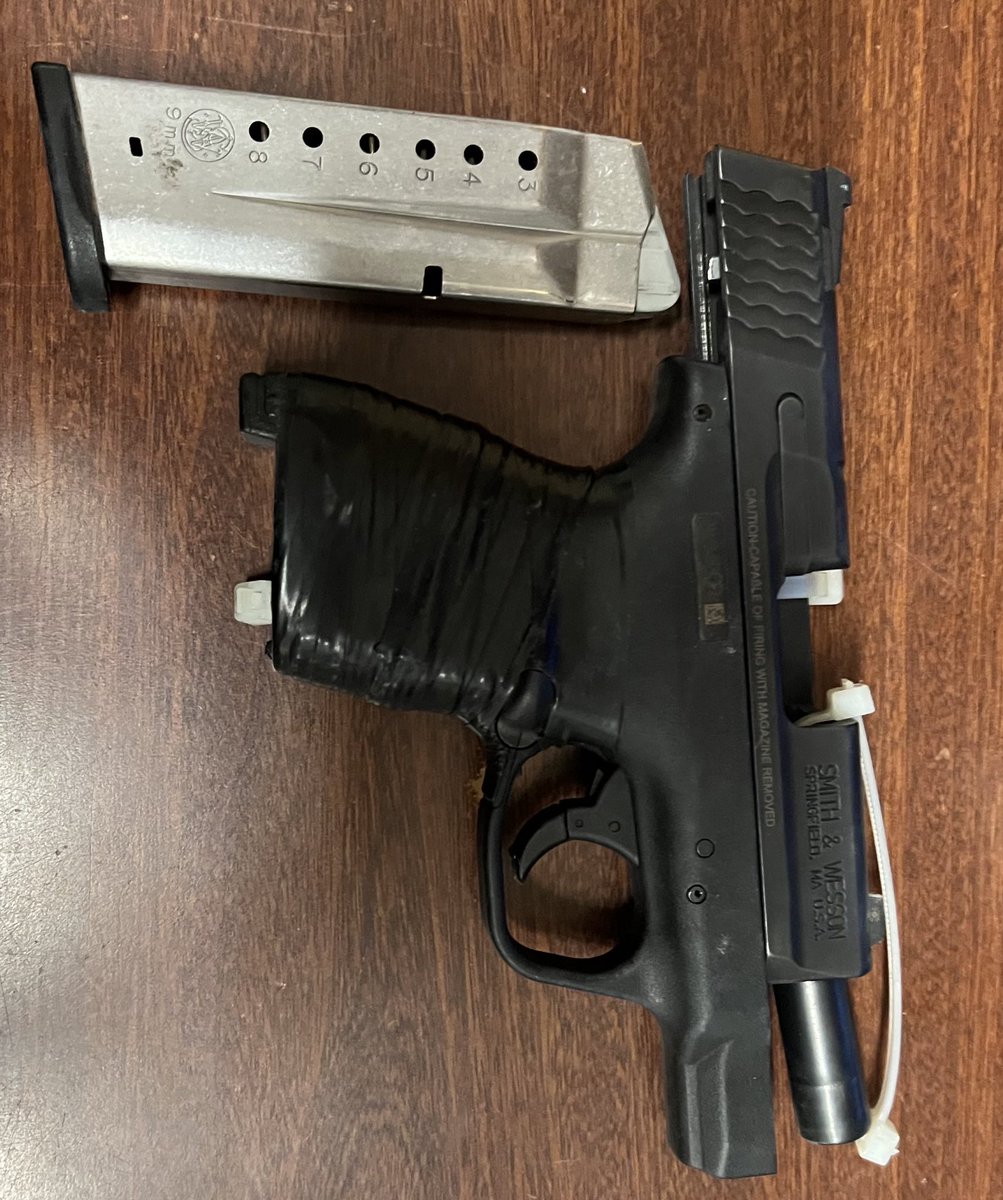 NYPDstatenIslnd's tweet photo. We want to thank our partners at @FDNY for assisting the @NYPD122Pct in removing this illegally possessed firearm and narcotics from our streets. https://t.co/wpmPfur91m