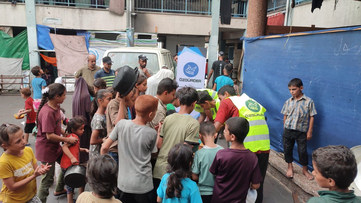 Özgür-Der, Kuzey Gazze’de sıcak yemek dağıtımı yaptı​​​​​​​.

Özgür-Der, siyonist çete İsrail’in vahşi katliam ve ablukası altındaki Gazze’ye yönelik yardım çalışmalarına devam ediyor. 

haksozhaber.net/ozgur-der-kuze…