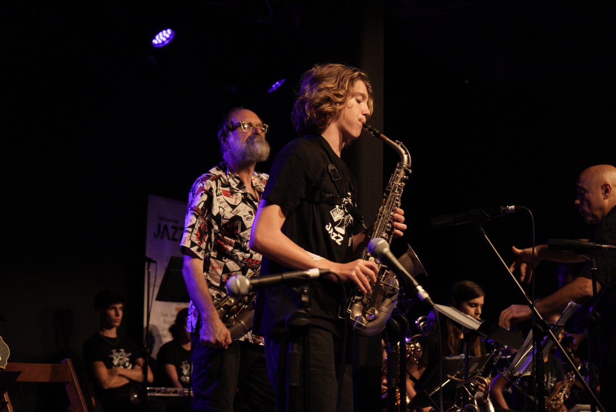 L’ultim concert d’aquest Jazzing Festival 2024 està sent espectacular. Moltes gràcies a tothom per fer-ho possible 

<a href="/jazzingfestival/">Jazzing Festival</a> @santandreujazzband <a href="/joanchamorro/">joan chamorro</a> @blancagalloagencia i #jazzing2024 #jazzingfestival #jazzeducationstage #santandreujazzband