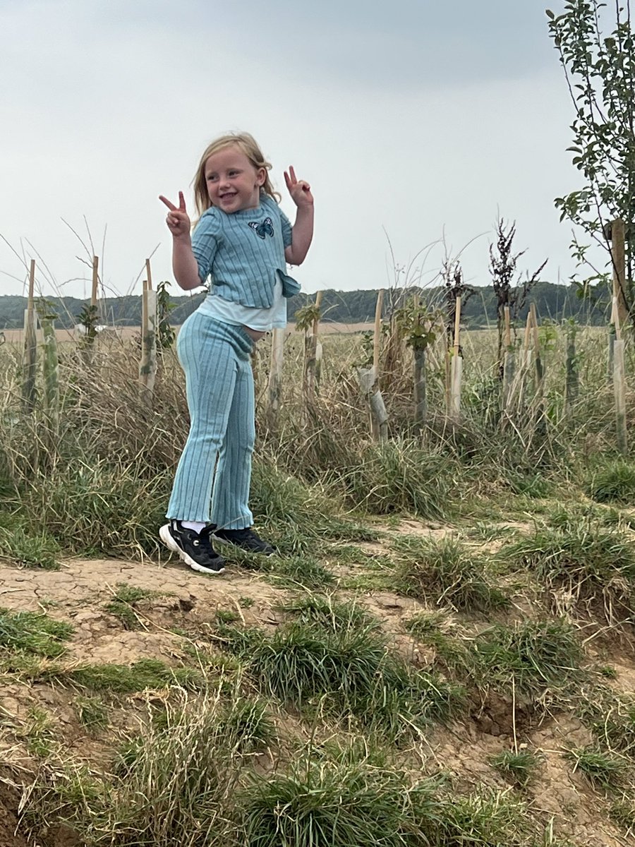 88Emz's tweet photo. Tyler’s been on a few adventures this week to angelsey, Liverpool, Southport and today she visited diddly squat farm in chipping Norton @HolySpiritWA9 https://t.co/pmhYZX8bPL
