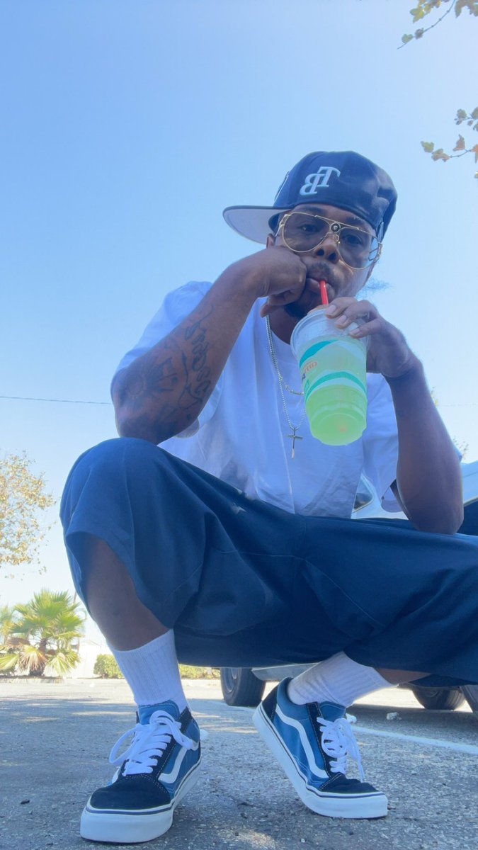 LAR951Notorious's tweet photo. BECuz It’s Regular…. #ChewyRiverz https://t.co/au1pwMceOl