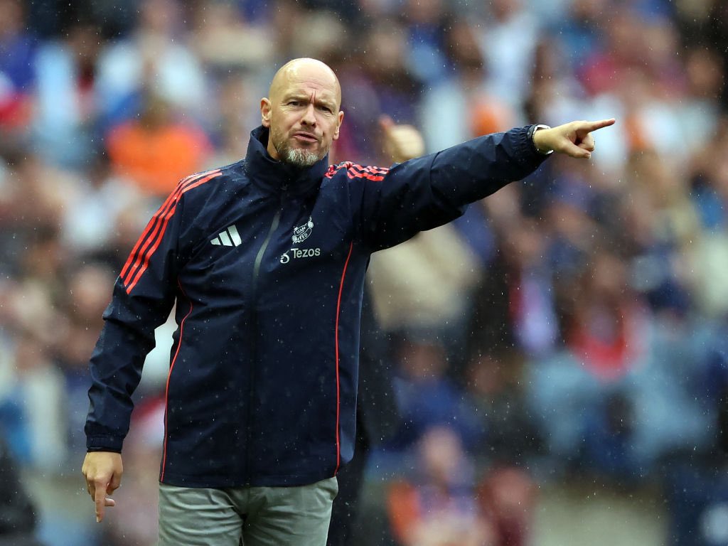 🔴⚠️ Erik ten Hag when asked if the coaching is the issue: “Are you sure? I don’t think so… or you wouldn’t win trophies like we did and to beat big opponents”.

“I’m sorry for you. After Manchester City, we won the most trophies”.

“I’m sorry for you”.
