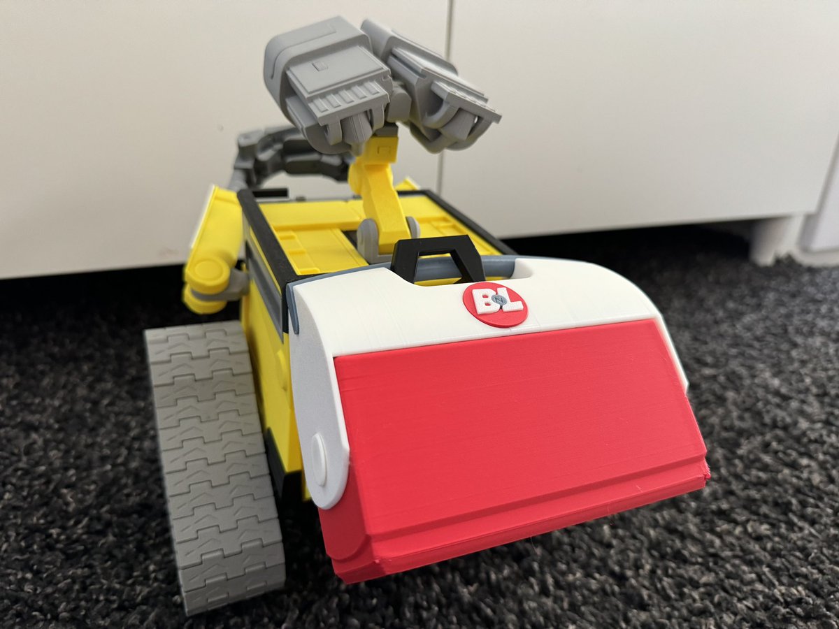 My so far biggest print with my <a href="/BambulabGlobal/">Bambu Lab</a> Printers (X1C; P1S and A1 Mini). In total, it was 19 build plates (16 for Wall-E; 3 for the cooler), all Bambu Lab PLA filaments. It’s designed without support and no glueing. You can find the model here: thangs.com/designer/The%2…