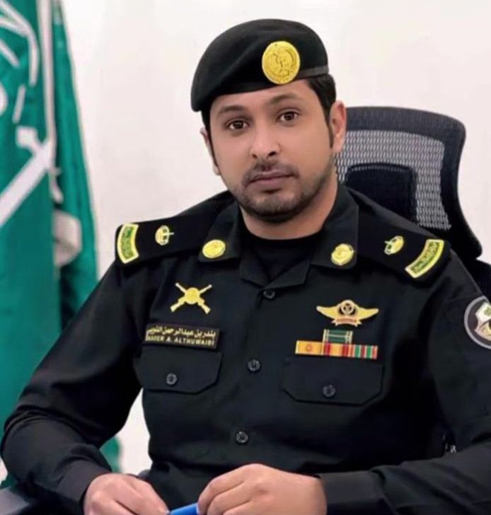 ديوانية حرب (@dywanitharb) on Twitter photo إهداء من الشاعر محمد عليثه الغيداني | <a href="/Annyf15Mh/">محمد عليثه الغيداني</a> إلى الرائد بندر بن عبد الرحمن الذويبي بمناسبة ترقيته
لو كان للتاج المسمى اسموعي
كان اتصلت وقلت مبروك ياتاج
شفتك على متن الحشيم البتوعي
مترفعن بين الكواكب والابراج
من زود قدر الشيخ واف إهداء من الشاعر محمد عليثه الغيداني | <a href="/Annyf15Mh/">محمد عليثه الغيداني</a> إلى الرائد بندر بن عبد الرحمن الذويبي بمناسبة ترقيته
لو كان للتاج المسمى اسموعي
كان اتصلت وقلت مبروك ياتاج
شفتك على متن الحشيم البتوعي
مترفعن بين الكواكب والابراج
من زود قدر الشيخ واف