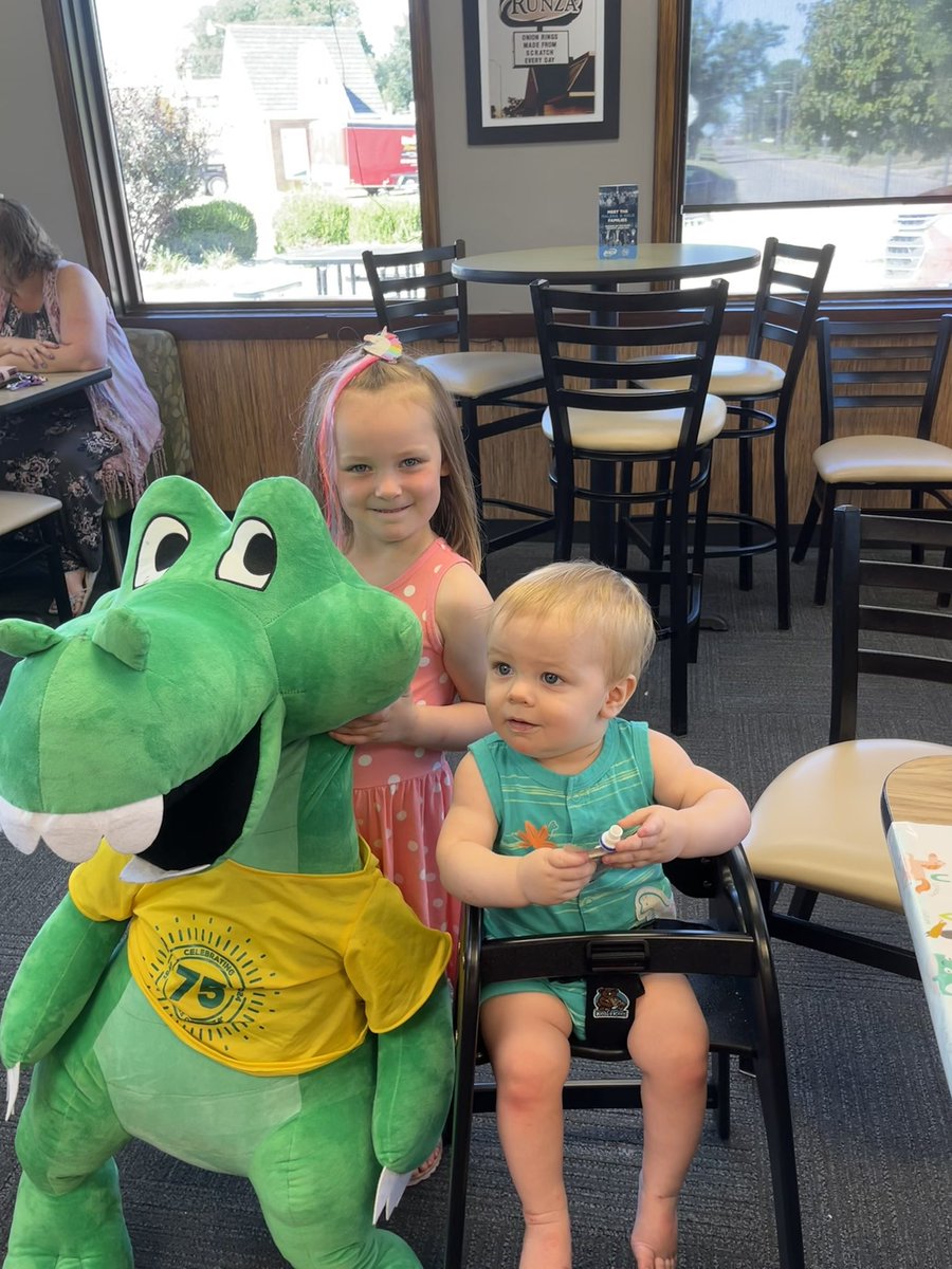 joevanderpool's tweet photo. Delaney and Ryan got to hang out with @Runza Rex today in Hastings. We’re glad he was at Runza East (our favorite Runza)!!! https://t.co/CQIA9Y6jmM