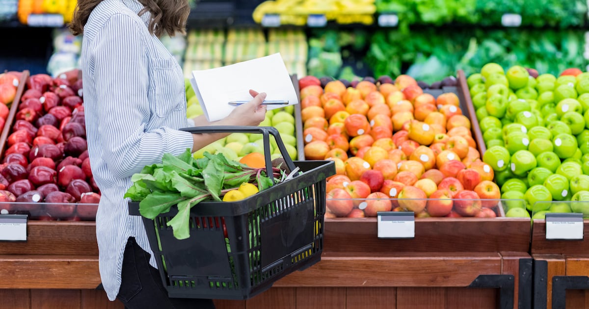 Ditch the plastic and buy loose fruit and veg to save money and waste dlvr.it/TCgFKx