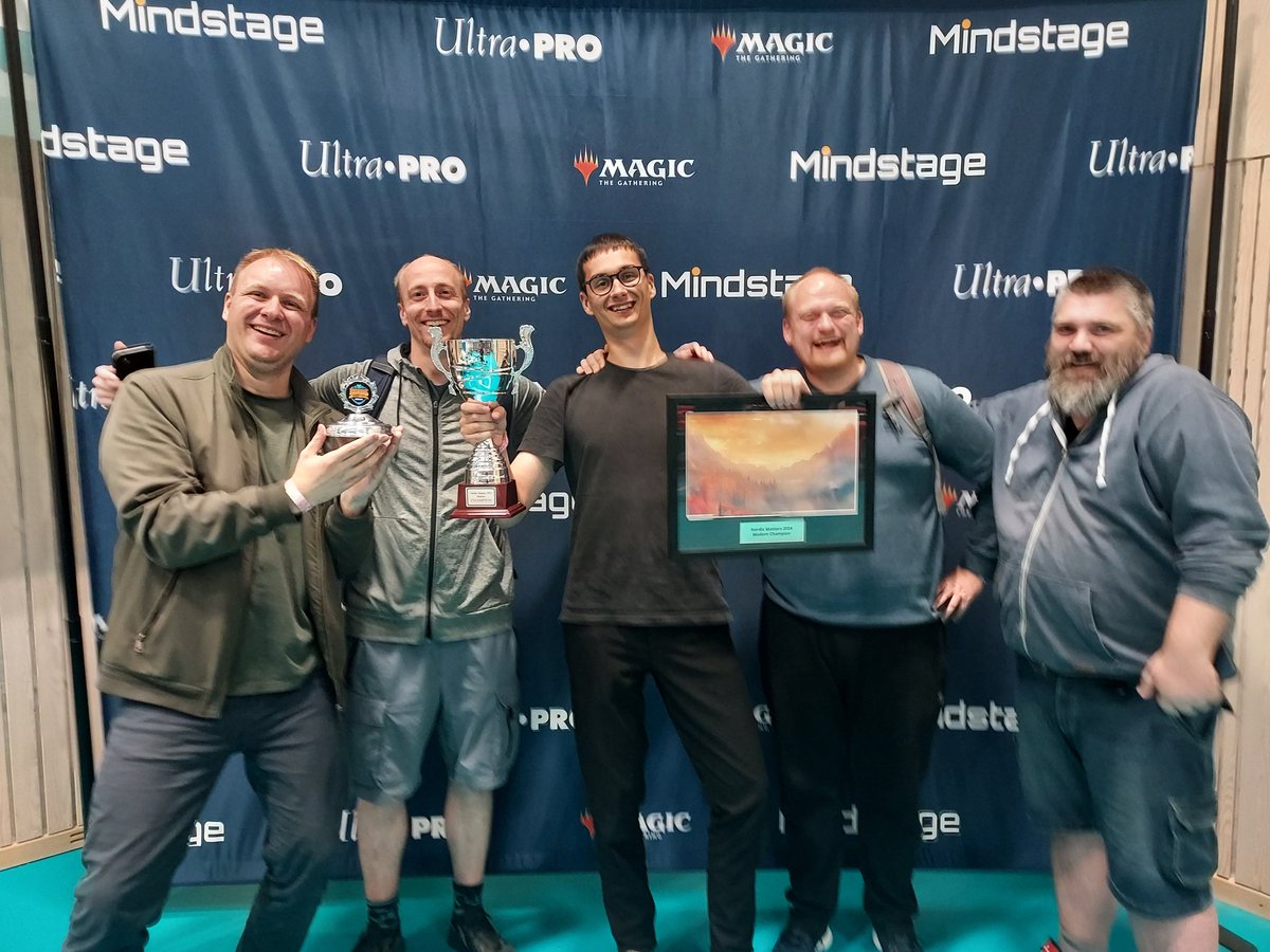Hjiel's tweet photo. The champion and the cheering squad from @MindstageGG Nordic Masters. @TheWillHallExp @fireshoes https://t.co/5amoUxhULp