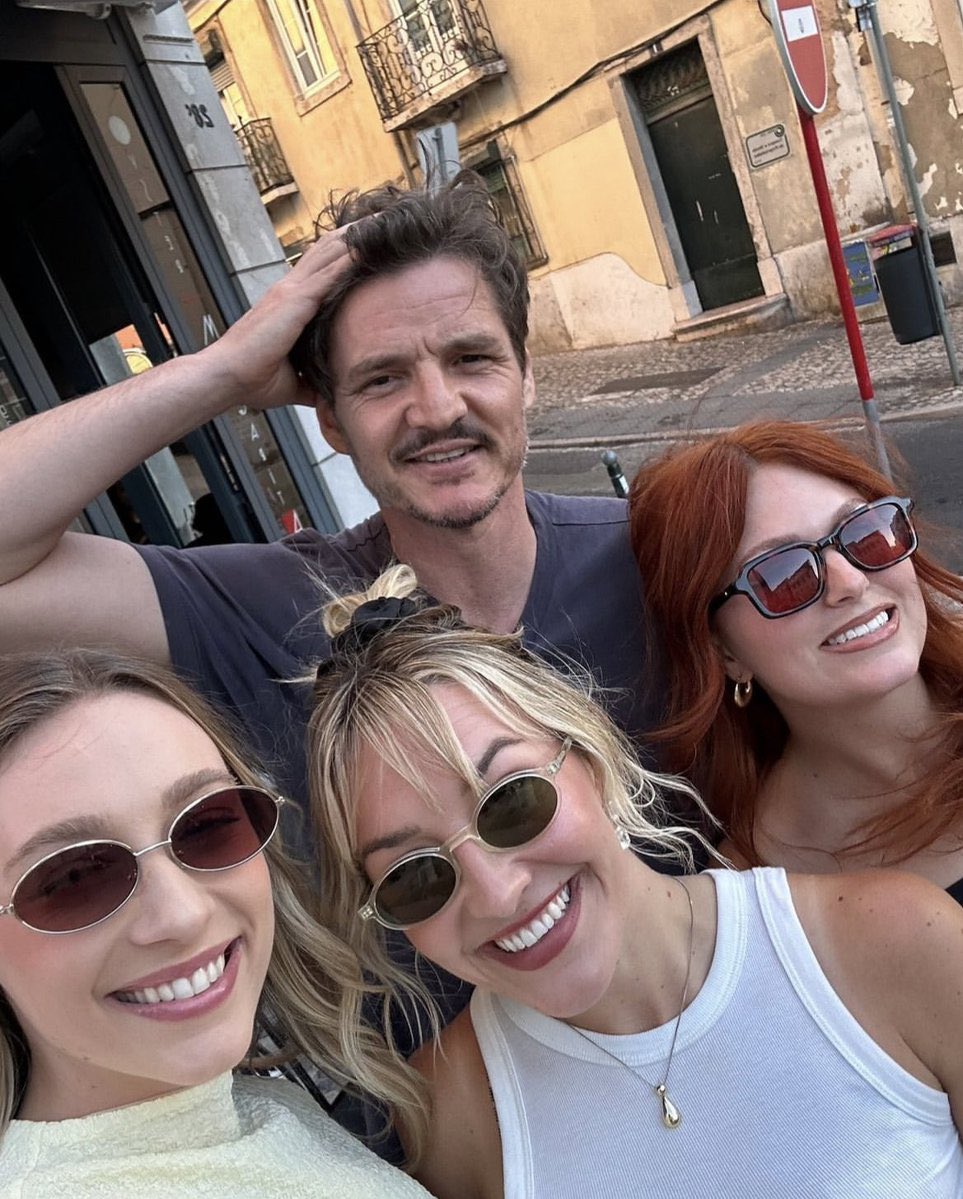 PedroPascalpage's tweet image. With Fans in Lisbon