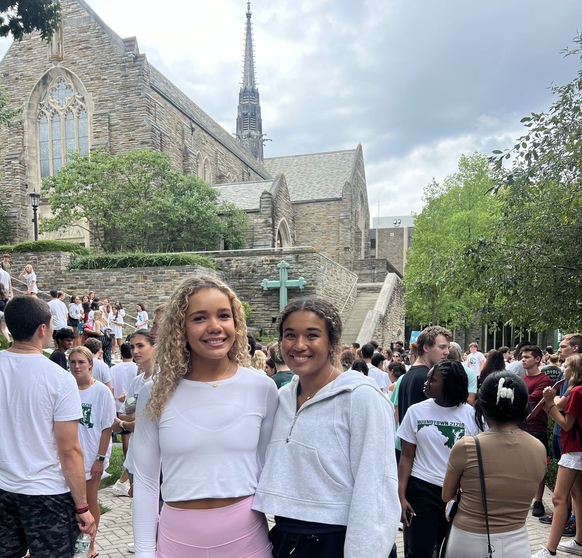 All settled in and ready to officially start their first-year! We are so happy that <a href="/ams030106/">Avery Simmons</a> and <a href="/GabbyBetton/">Gabby Betton</a> are Hounds #GRT