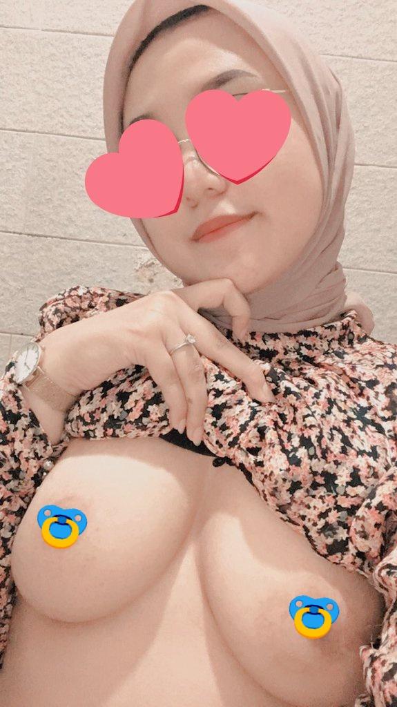 Monkey123345667's tweet photo. malam minggu malmingan agustus https://t.co/4IS5438AS2