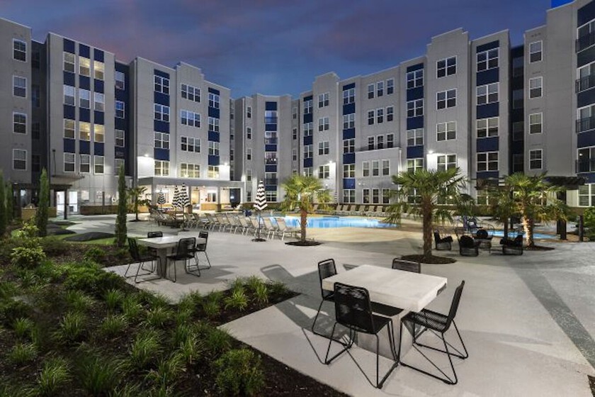 No son un hotel, son residencias de estudiantes. Y están aprovechándose del disparado precio de dormir fuera dlvr.it/TCgMRq