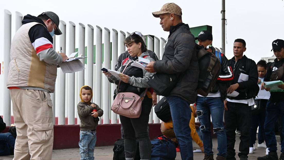 WPratoC's tweet photo. México ofrece viajes escoltados a la frontera para migrantes con citas de asilo en EE.UU. https://t.co/6Jnhux70go https://t.co/iPz37IZVAG