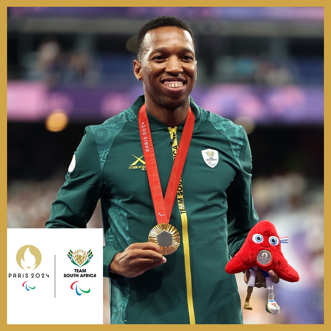 OfficialTeamRSA's tweet image. Mpumelelo Mhlongo stands tall as he receives his gold medal! 🥇✨ A moment of pride for all of South Africa. Join us in celebrating this incredible achievement! 🇿🇦 

#TeamSA #ForMyCountry #Paralympics
