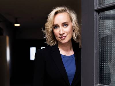 Hoe beeld van Eva Jinek kantelde van kille tante naar gevoelige vrouw: ‘Daar zag ik haar als mens’ dlvr.it/TCgL5K