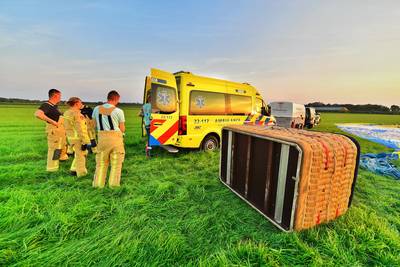 Luchtballon maakt harde landing in weiland bij Bergeijk, ballonvaarder met gebroken enkel naar ziekenhuis dlvr.it/TCgL6r