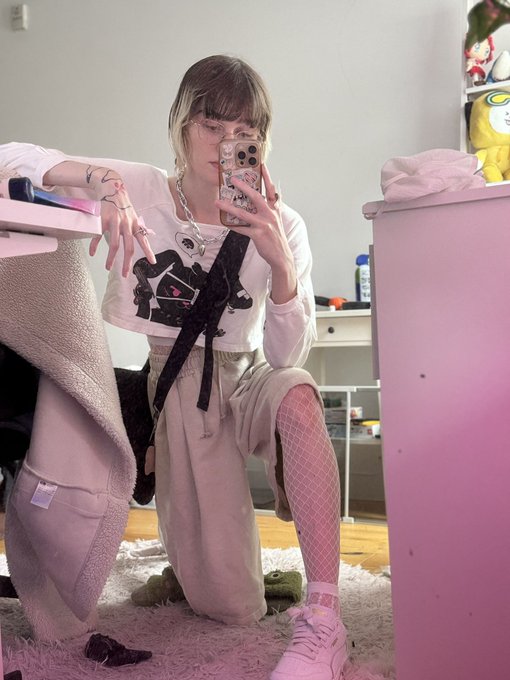 Watch Claire Gemini ♊🔞's leaked NSFW photo on TwXstars