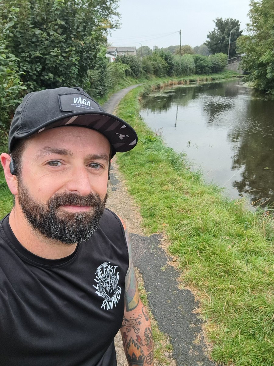 Cakesniffer77's tweet photo. Post-work tempo run for #virtualrunclub this evening. Waited until most of the rain had finished but still super soggy out there. Only 4 dogs 0.5DpKm @runningpunks listened to Boston Manor - Welcome to the Neighbourhood https://t.co/4EYjmiwMsm
