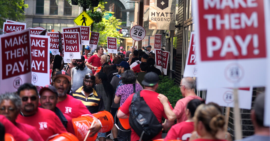 DOMINGUEZELEUTE's tweet photo. About 10,000 Hotel Workers Walk Off the Job on Labor Day Weekend https://t.co/gzm3GMIX5N https://t.co/ect2ksZKFQ