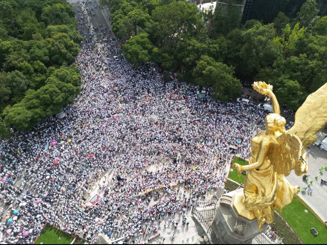 Giorgioromero's tweet photo. Los estudiantes de derecho en defensa de una judicatura profesional e independiente. https://t.co/uJQkyblvPU