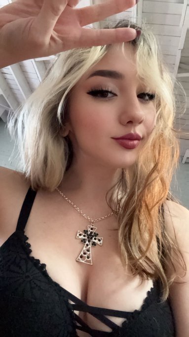 live on twitch 💜 https://t.co/dikOzW2s4x