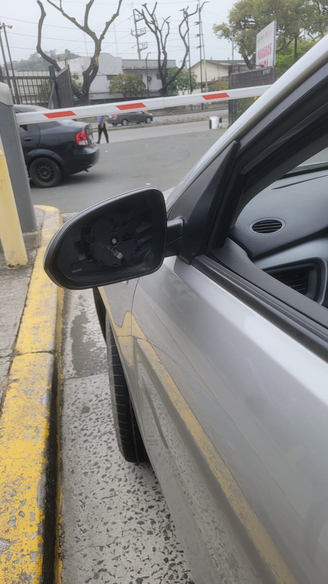 Ni parquear en el parqueo del #estadioModelo de <a href="/Fede_Guayas/">#GuayasCompite</a> es seguro.