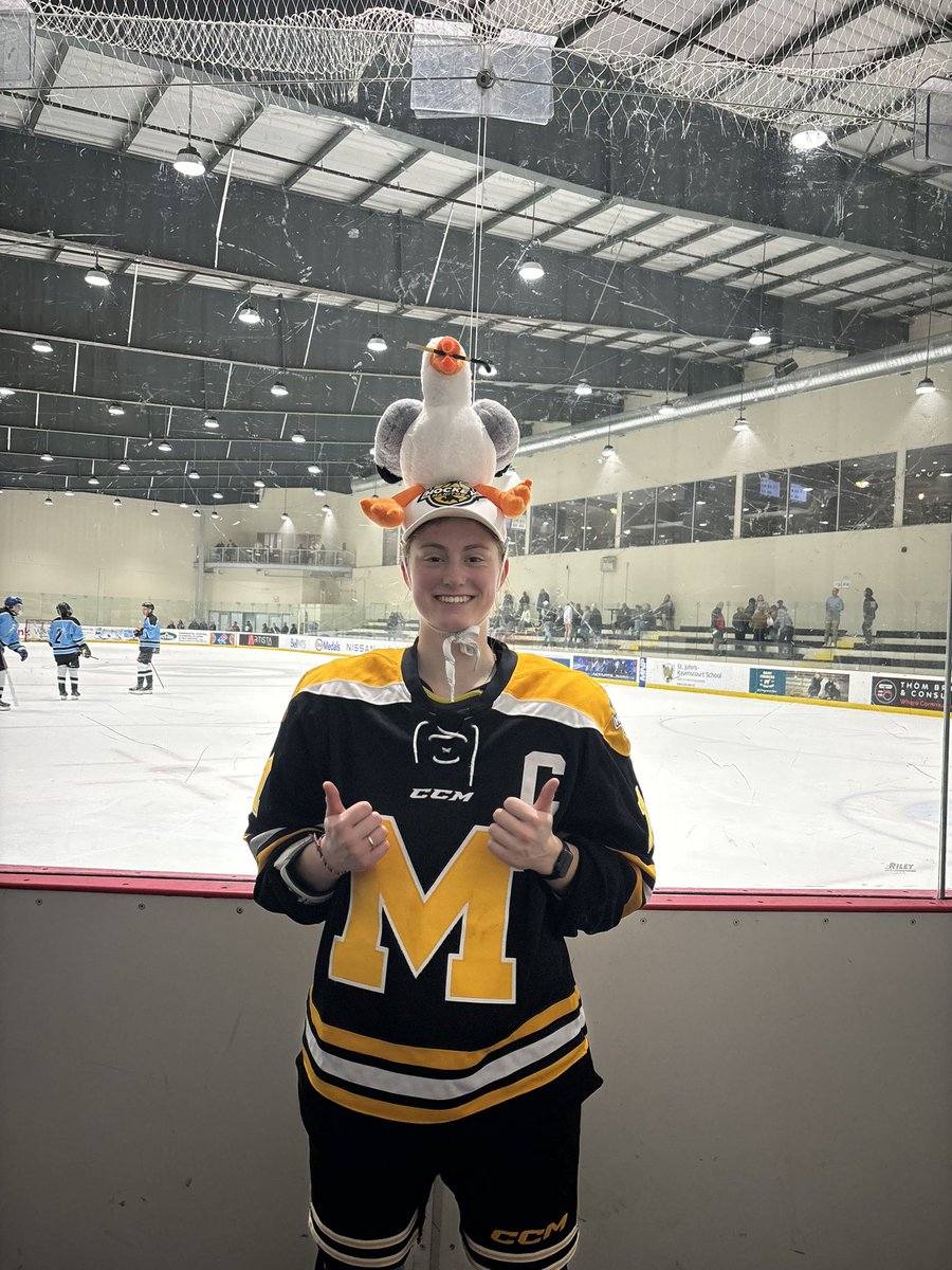 U18 Team Manitoba defeated the University of Manitoba Bisons 3-1 today in the final game of the three-game weekend series.

Pictured: Player of the Game Hayley McDonald.