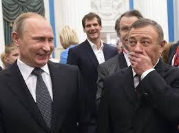 becck13's tweet photo. Путин дополнительно расстрелял ракетами и беспилотниками несколько российских НПЗ, чтобы потом Ротенбергу было что строить на бюджетные деньги по тройной цене. Хотели больше, но ракет не хватило. Просили у Киева и Вашингтона, у тех тоже лимит на сегодня.
Главное транзит газа идёт https://t.co/n6IQBUKu5a