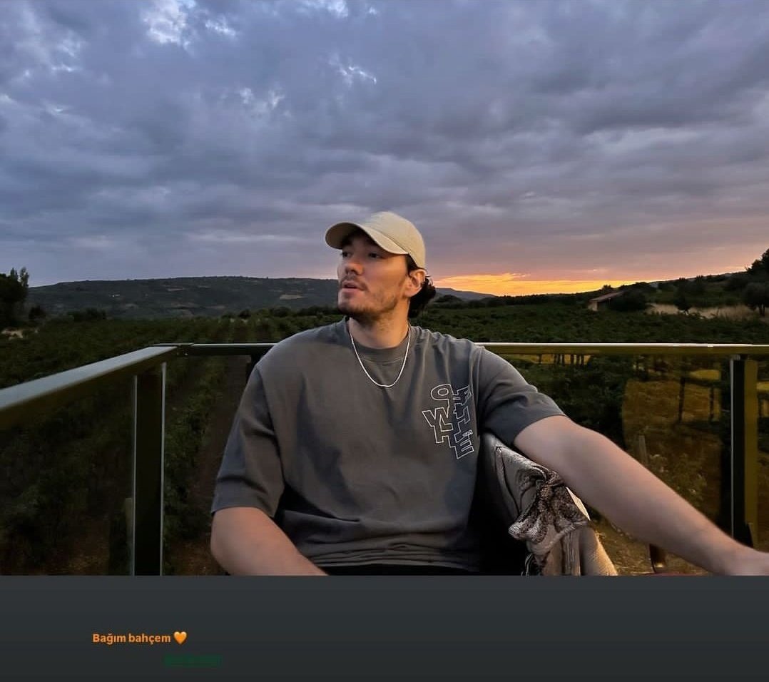 Bağım bahçem 🫠💙🧡

Sevgili eylül benide  mi görsen içi mutluluk &amp; huzur dolu bir love lütfen bunlar gibi 🙃🧿🧡💙