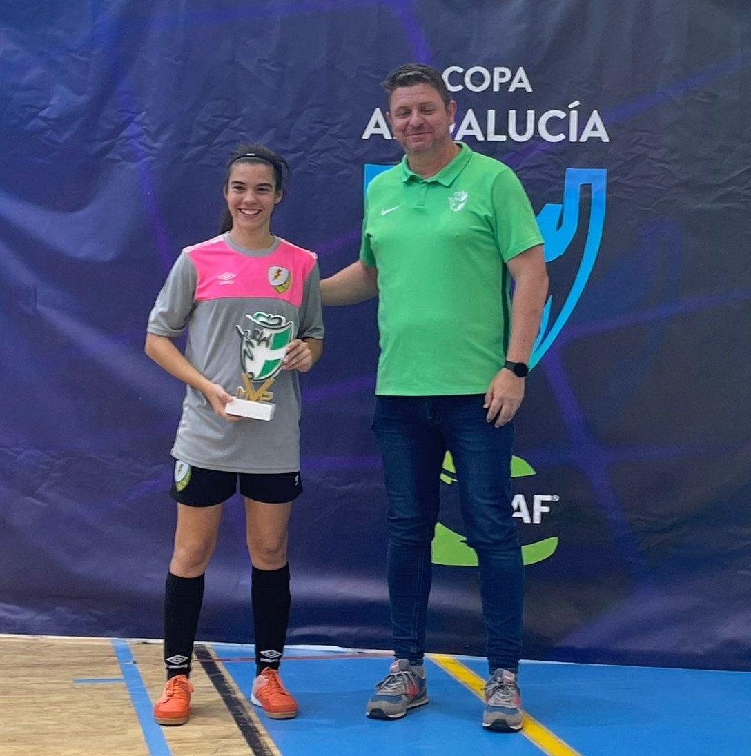 🏆 𝗖𝗼𝗽𝗮 𝗔𝗻𝗱𝗮𝗹𝘂𝗰𝗶́𝗮 de Clubes femeninos de Fútbol sala

🔝 El  <a href="/AtleticoTorcal/">Nueces de Ronda Atlético Torcal</a> levanta el trofeo  de CAMPEONAS. Entregan el trofeo Andrés Morón Barquero, alcalde de Cañete la Real y Meritxell Rubio  <a href="/Rsmeritxell/">Meritxell Rubio</a>, presidenta del fútbol femenino de la <a href="/RFAF/">RFAF</a>

👏🏻 El